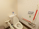 明るく清潔なトイレの内観