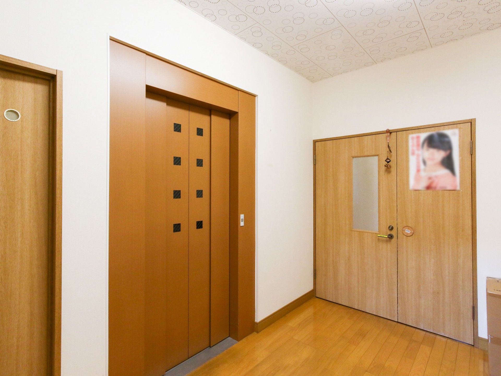 廊下に設置されたエレベーター