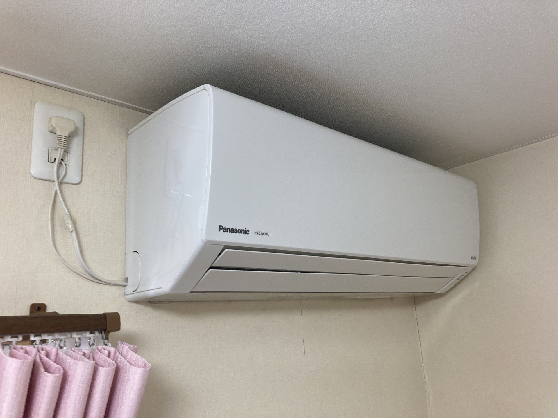 壁に設置されたエアコン