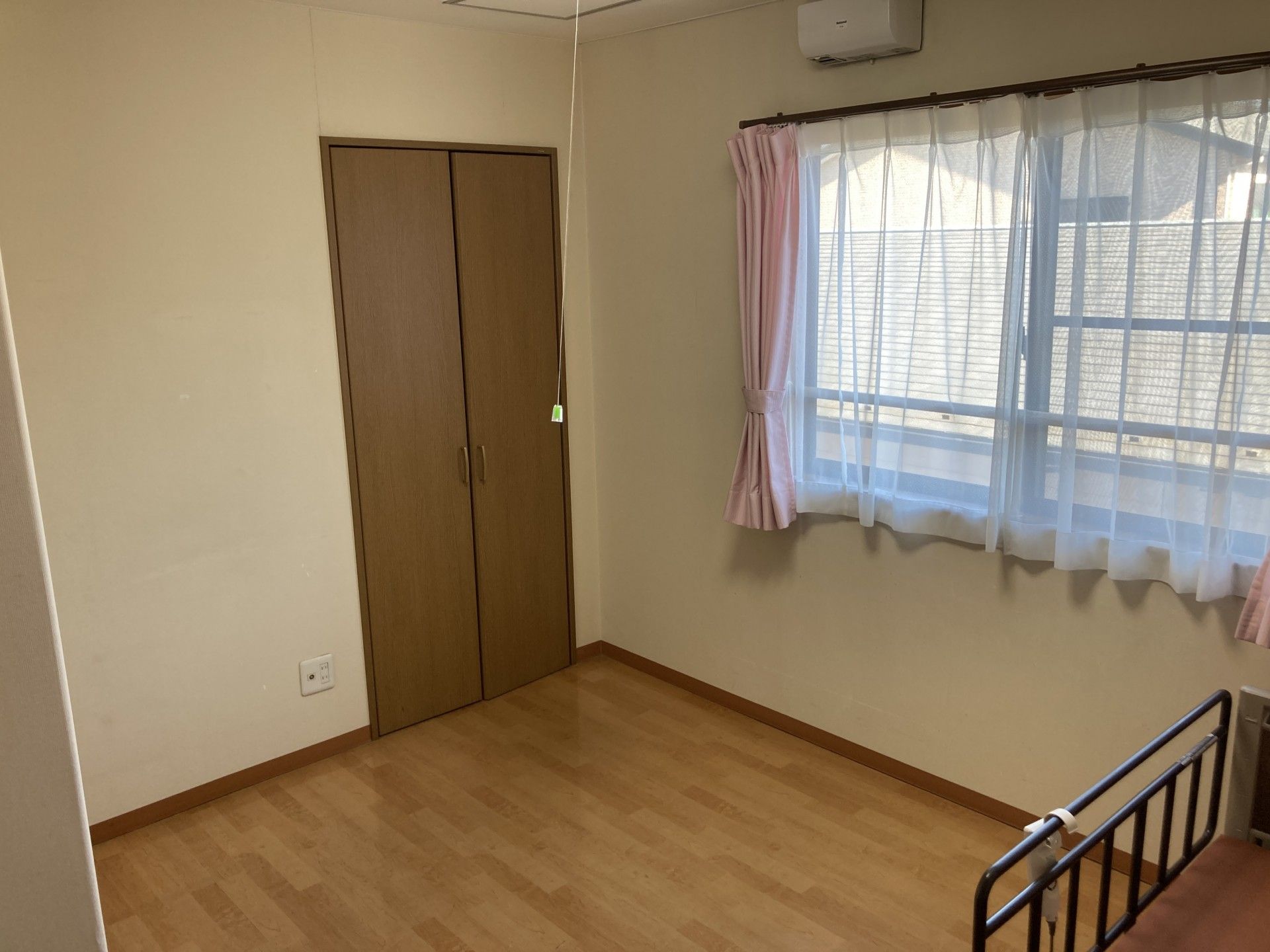 日差しが差し込む部屋