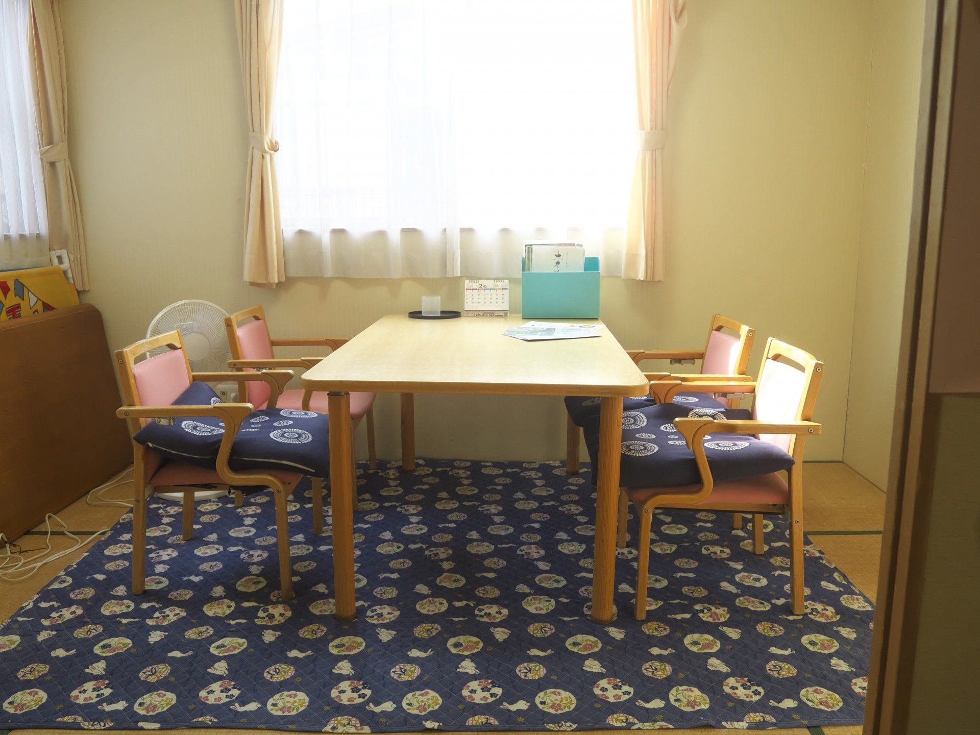 日差しが差し込む部屋