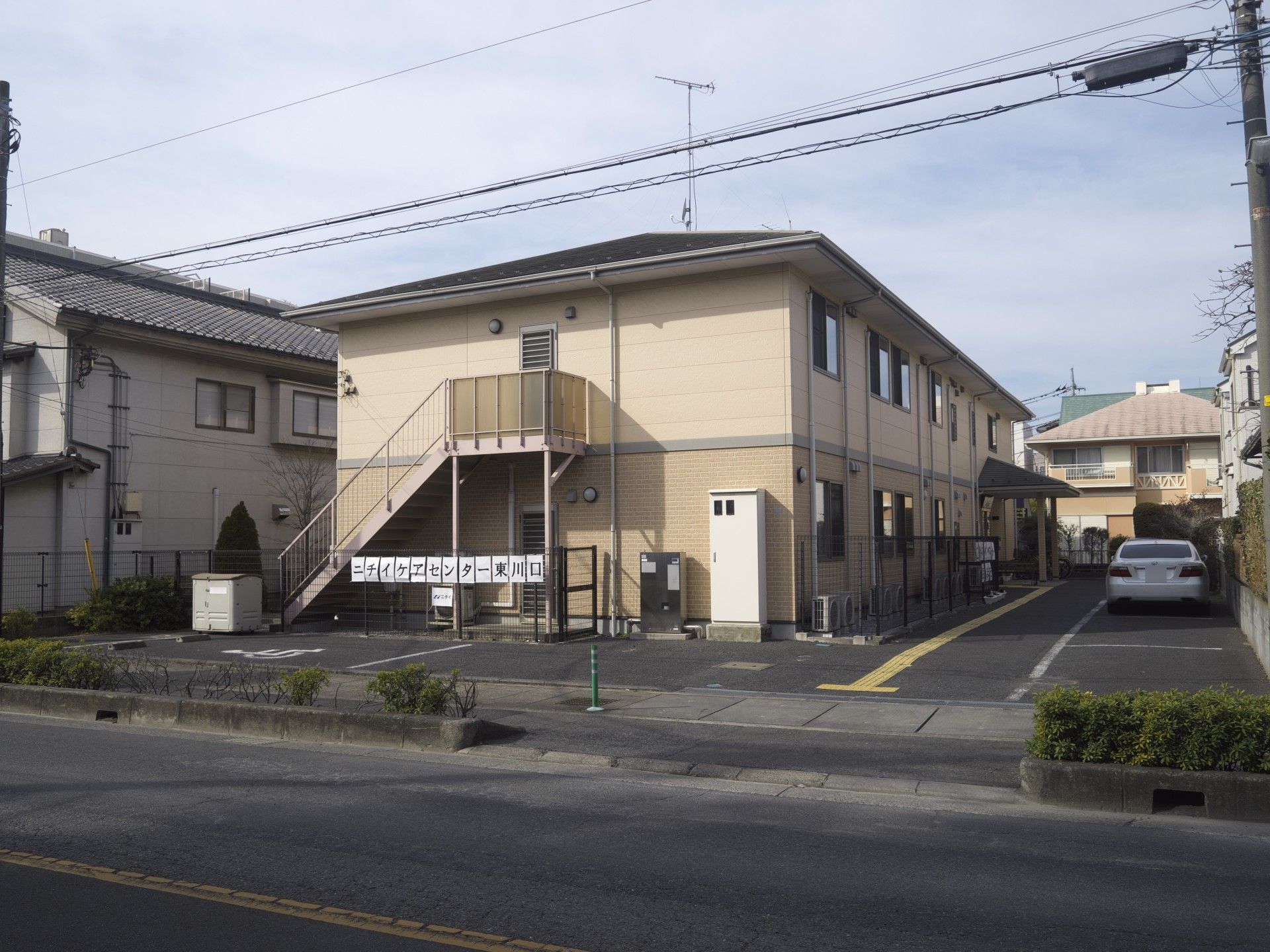 二階建ての建物外観