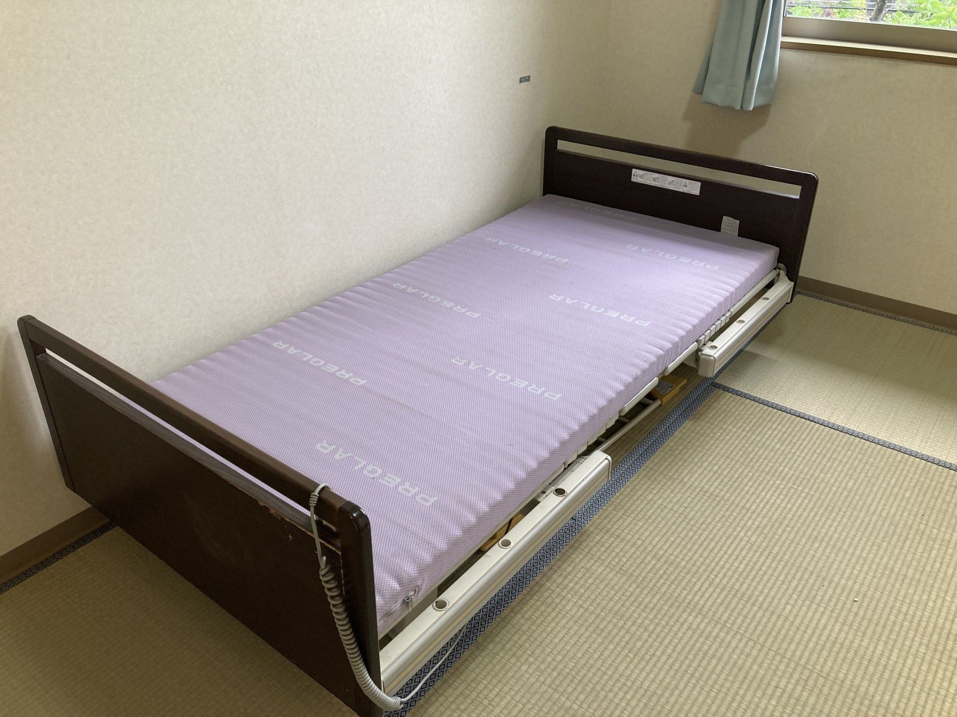 畳の部屋のベッド