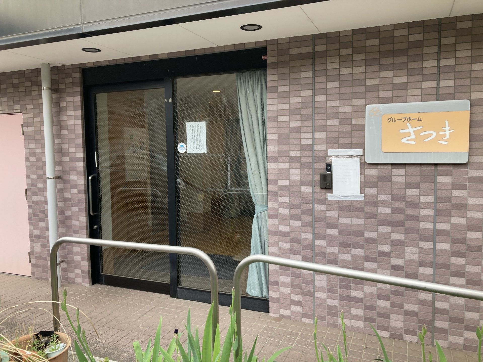 エントランスの外観