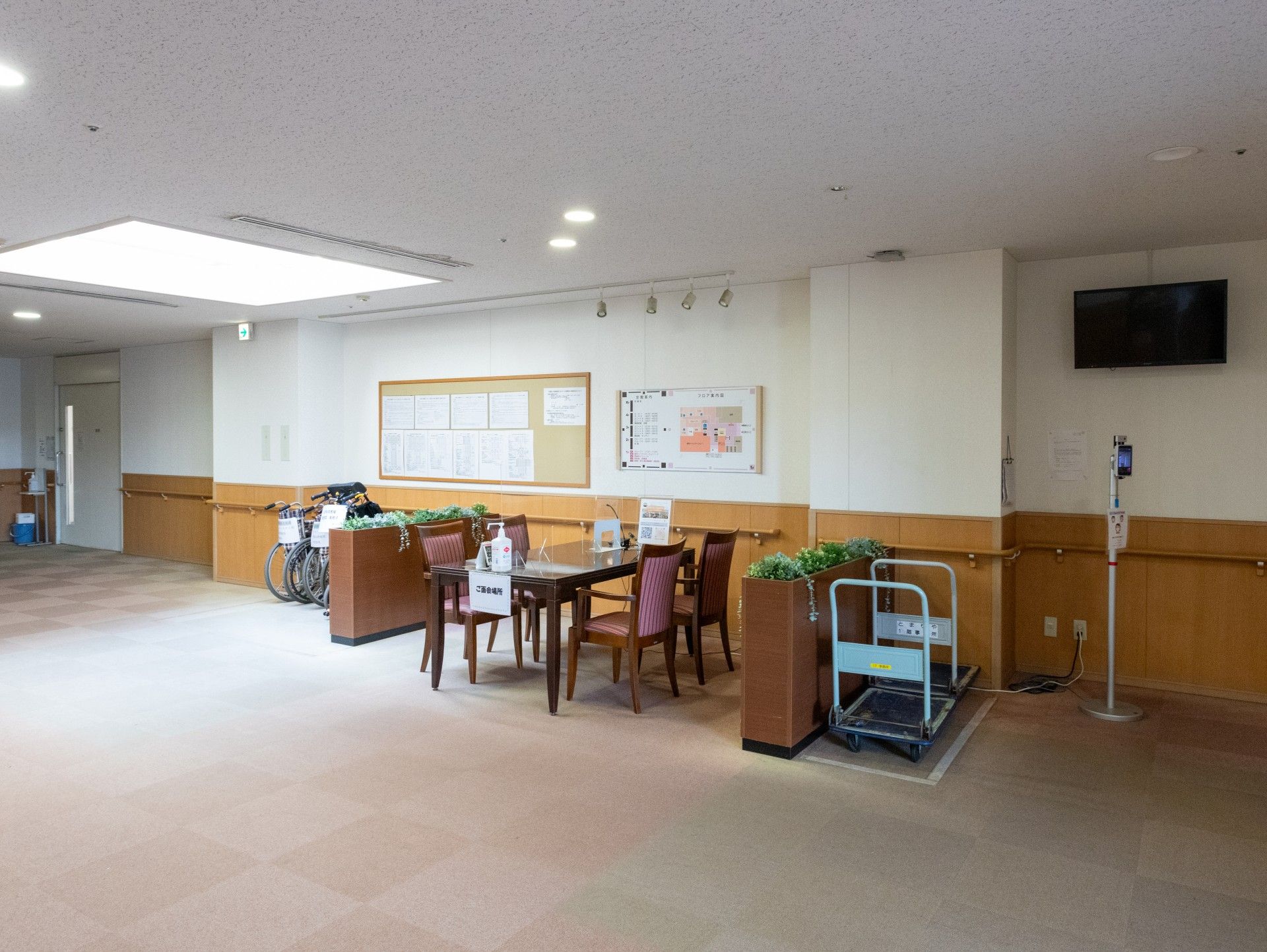 広々としたラウンジ