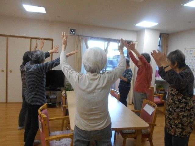 活動する高齢者の集いの場