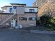 静かな住宅街の建物外観