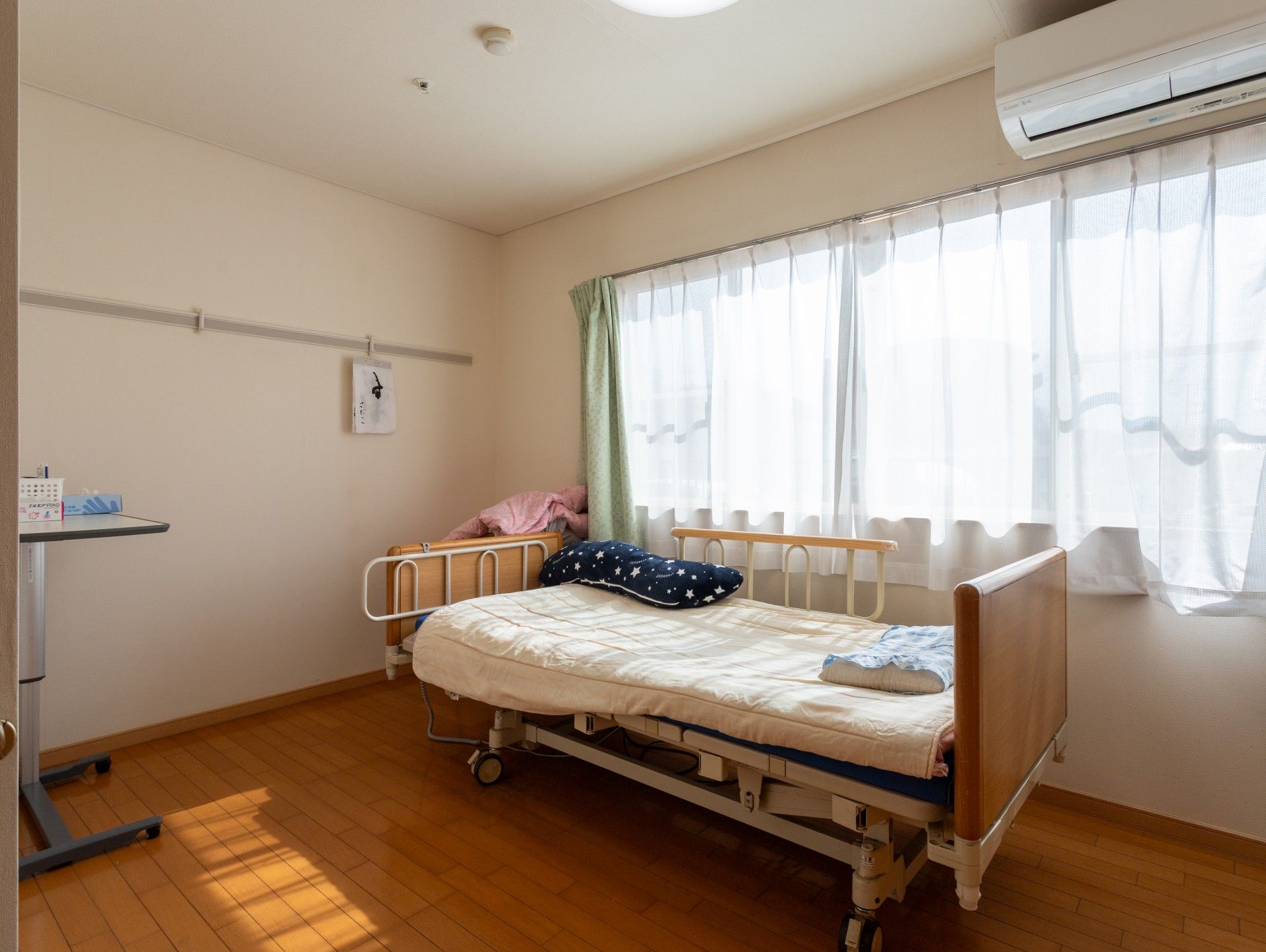 日差しが差し込む居室