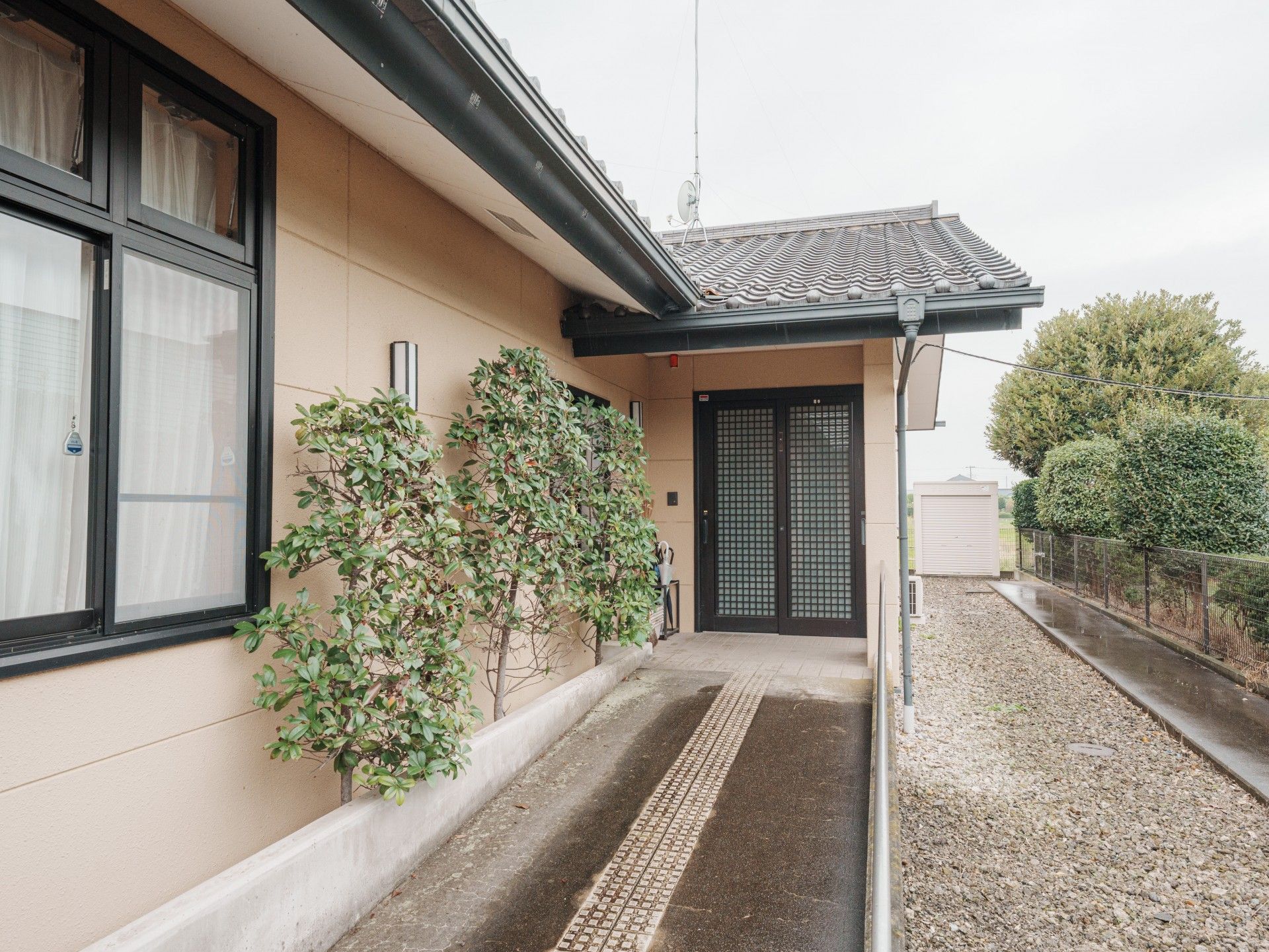 落ち着いた雰囲気の玄関