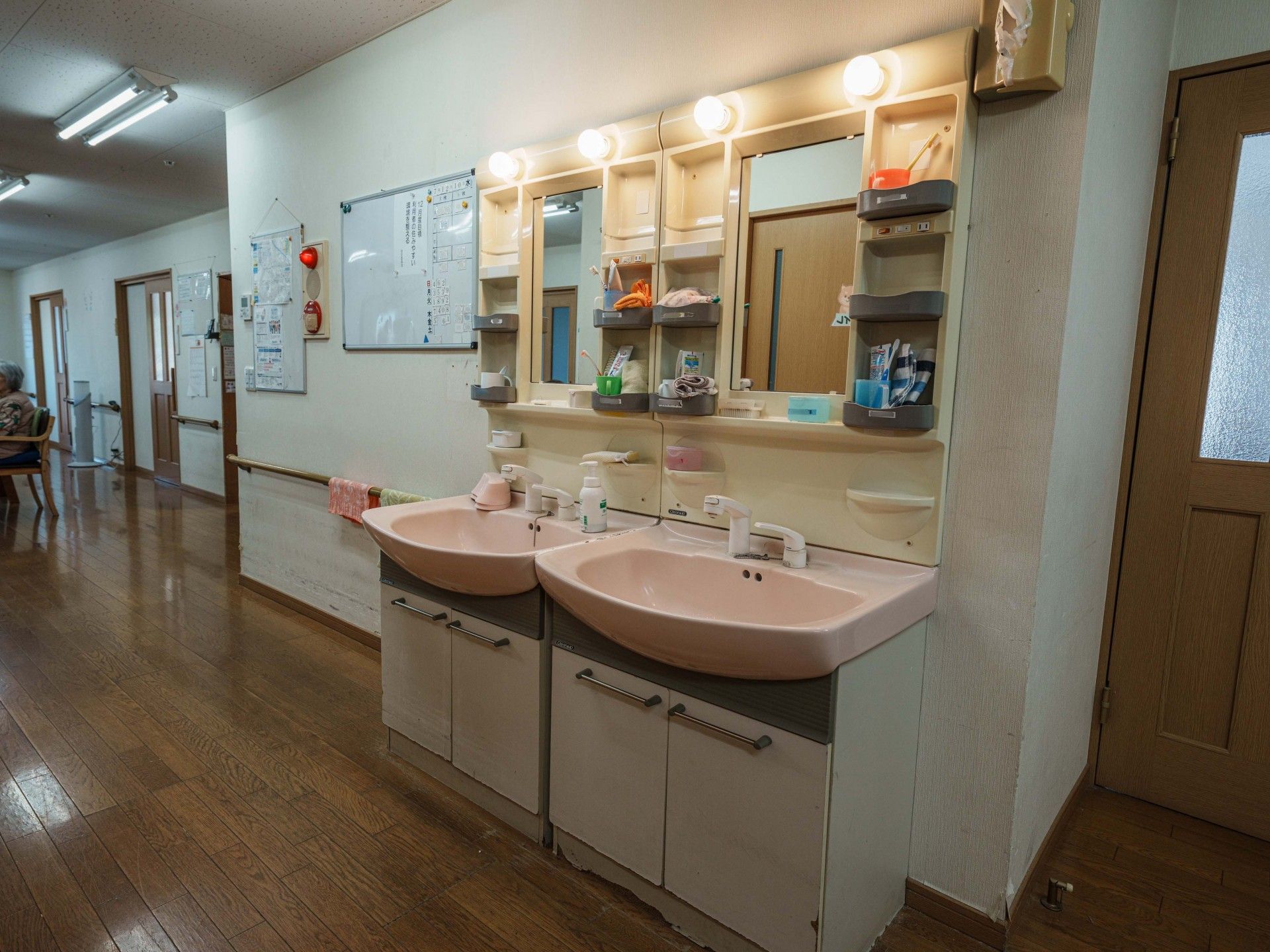 洗面台のある廊下