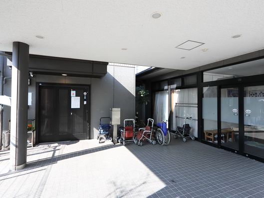 玄関ポーチ