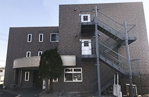 外観の階段と建物