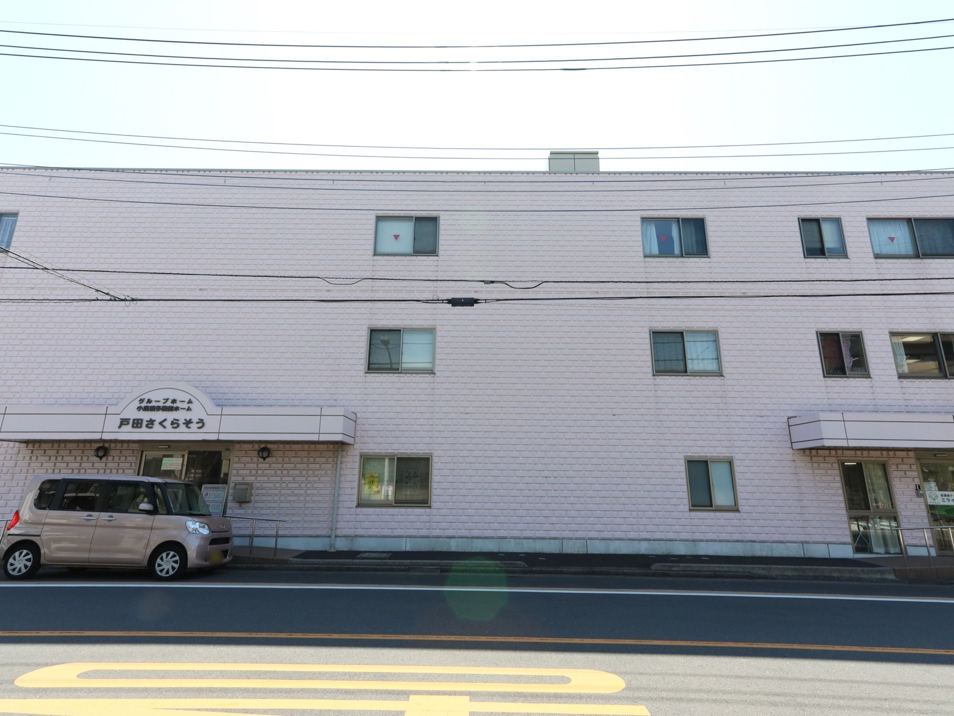 当施設は、3階建てのグループホームである。多くの入居者様が共同で生活することで、広い交流を図ることができる。