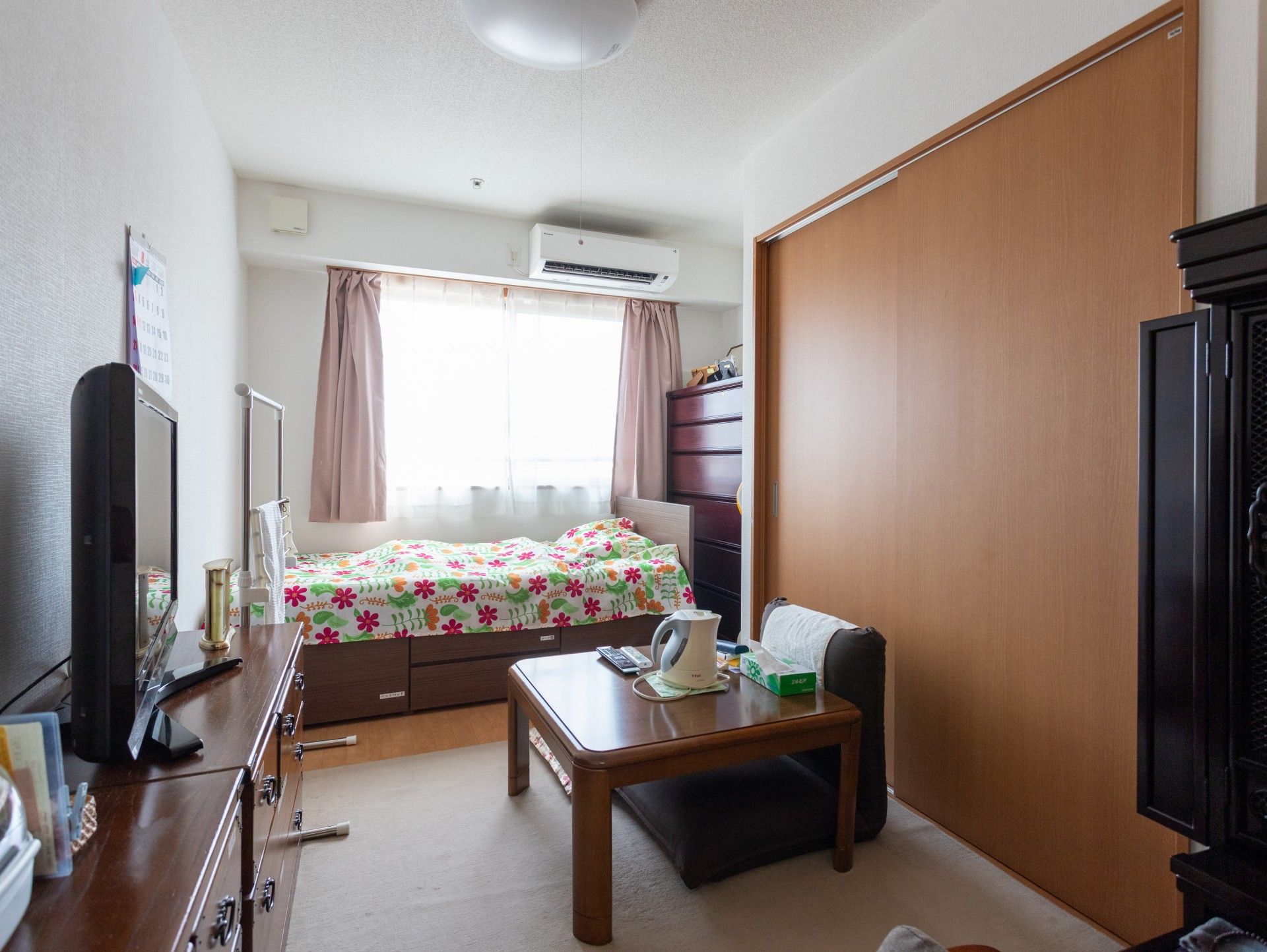 明るい個室の様子