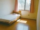 日差しが差し込む部屋