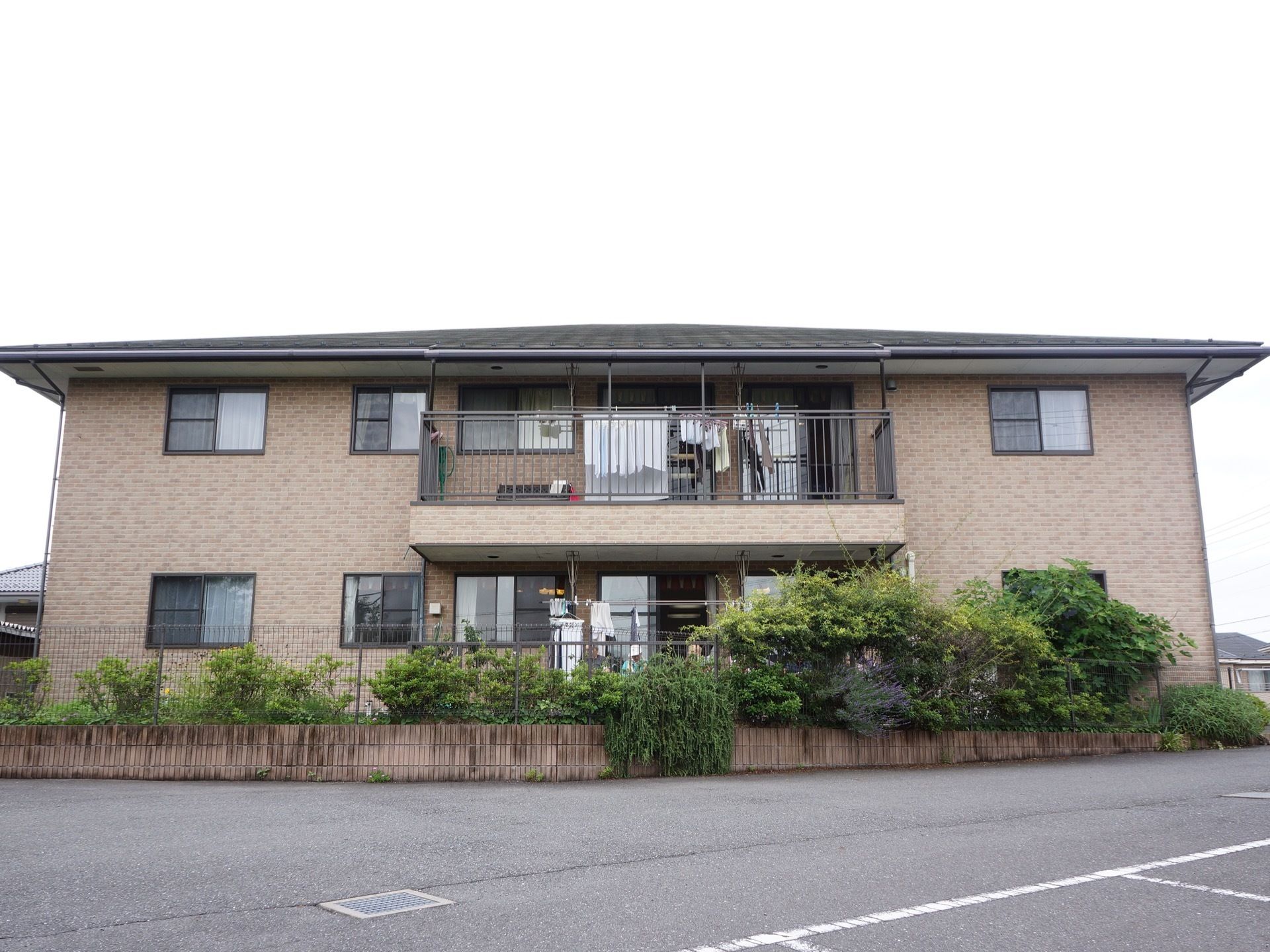 ２階建ての施設となっている。上下の移動が少ない造りになっているため、足腰の負担が少ない環境で過ごすことができる。