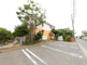 静かな住宅街にある施設