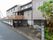 落ち着いた色合いの建物
