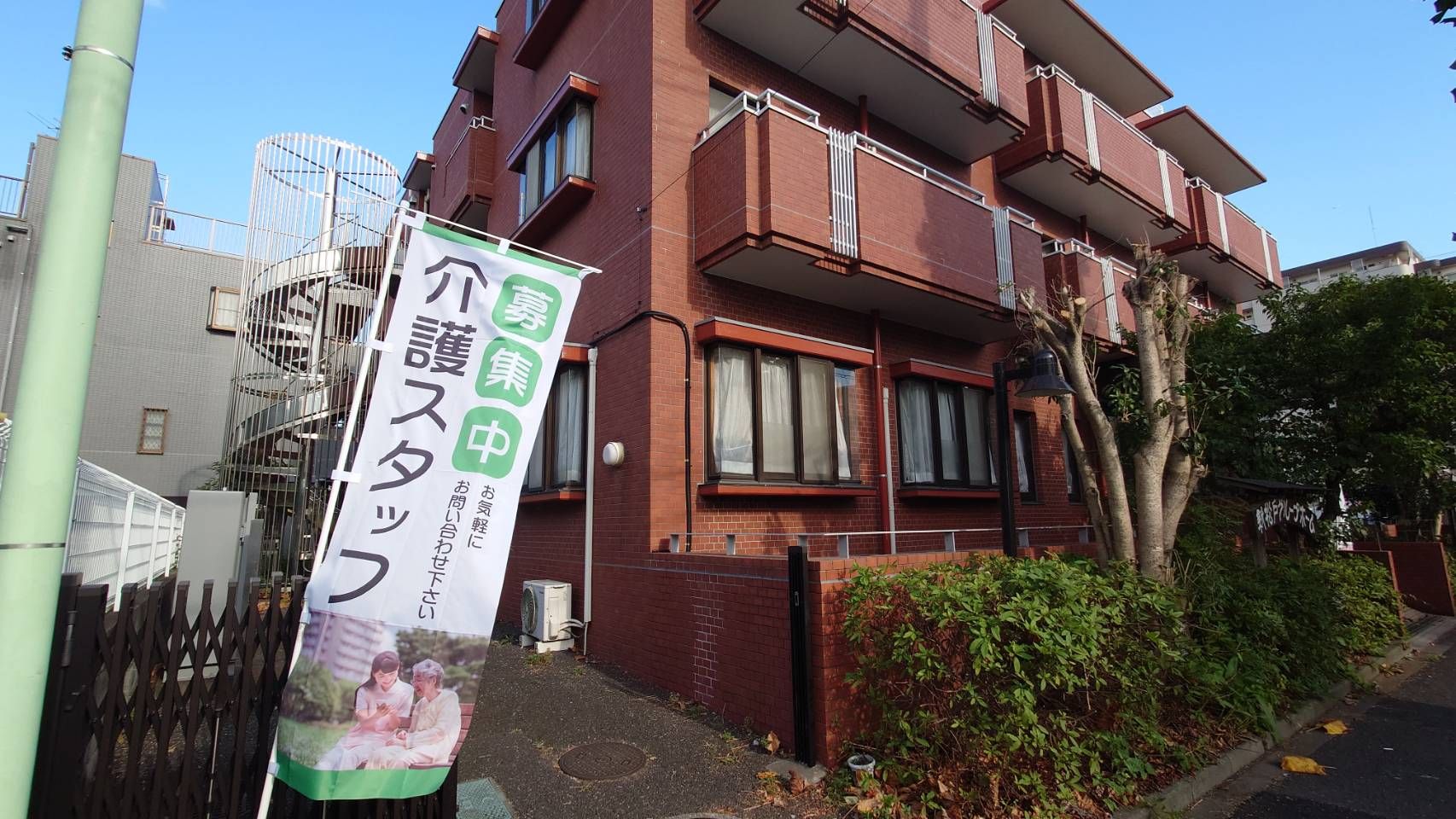 赤レンガの建物外観