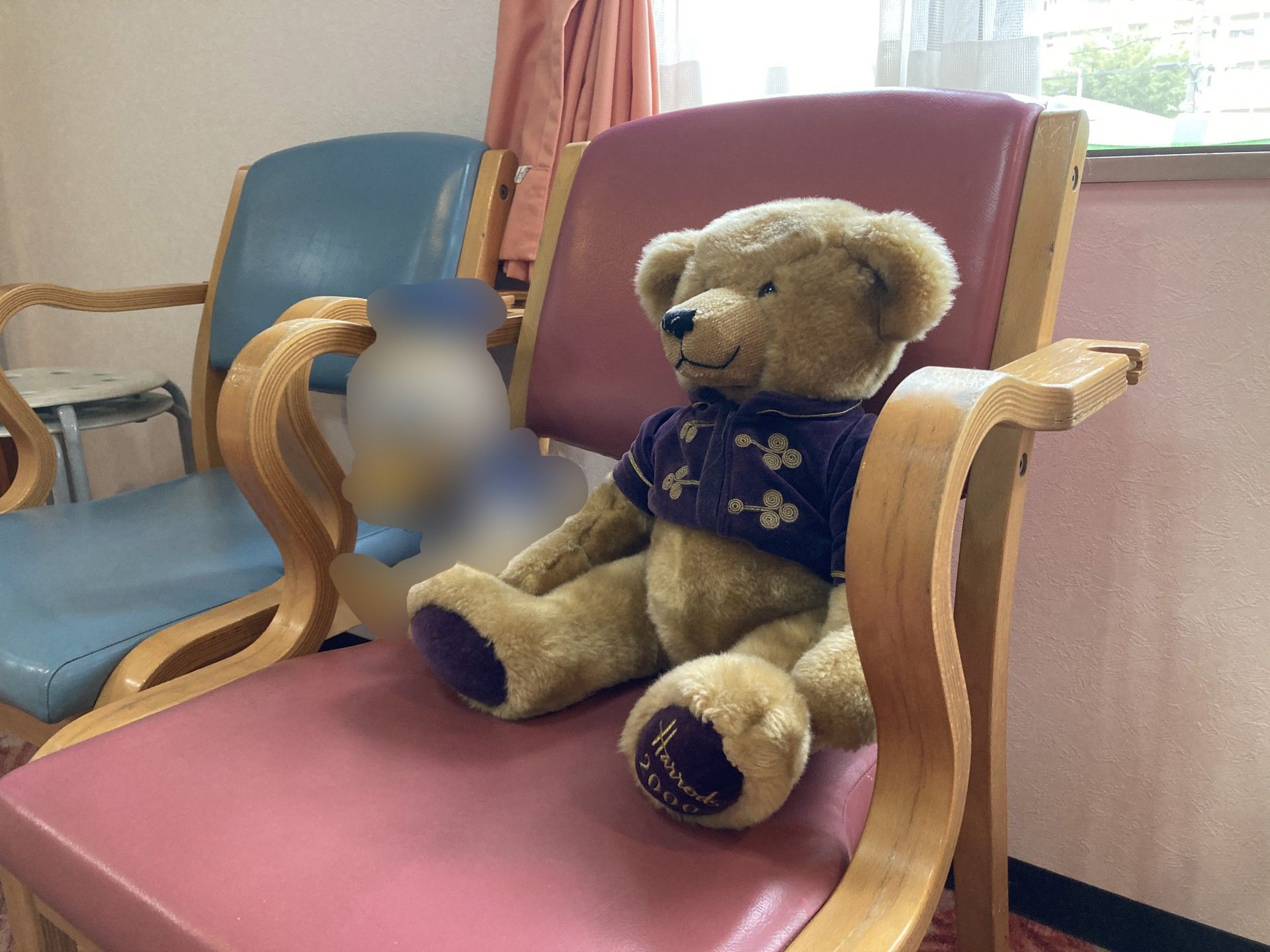 ぬいぐるみが座る椅子