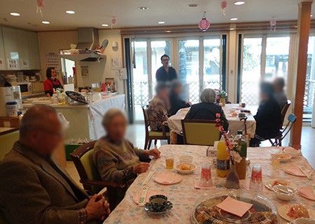 和やかな食事風景