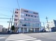 道路に面している施設外観