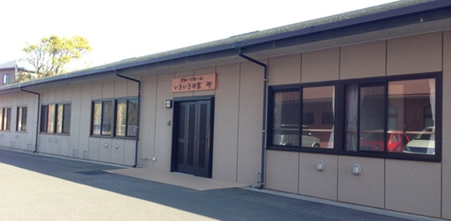 ゆったりとした入口の建物