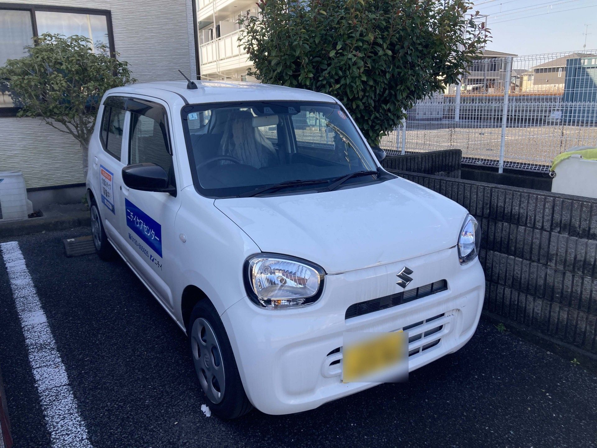 送迎用の白い車
