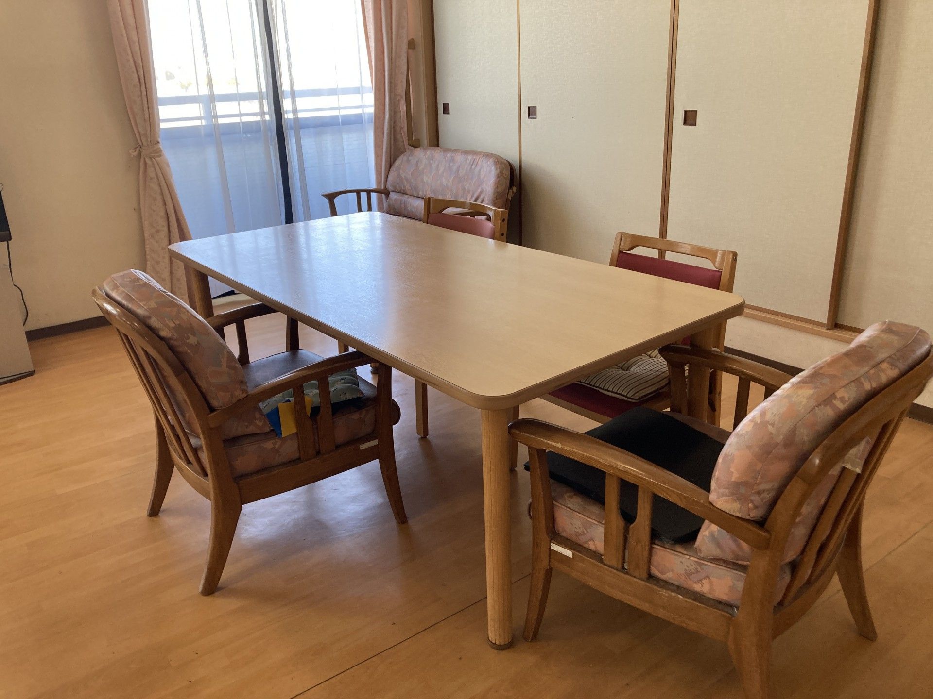 落ち着いた雰囲気の部屋