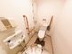 バリアフリー設計のトイレ空間
