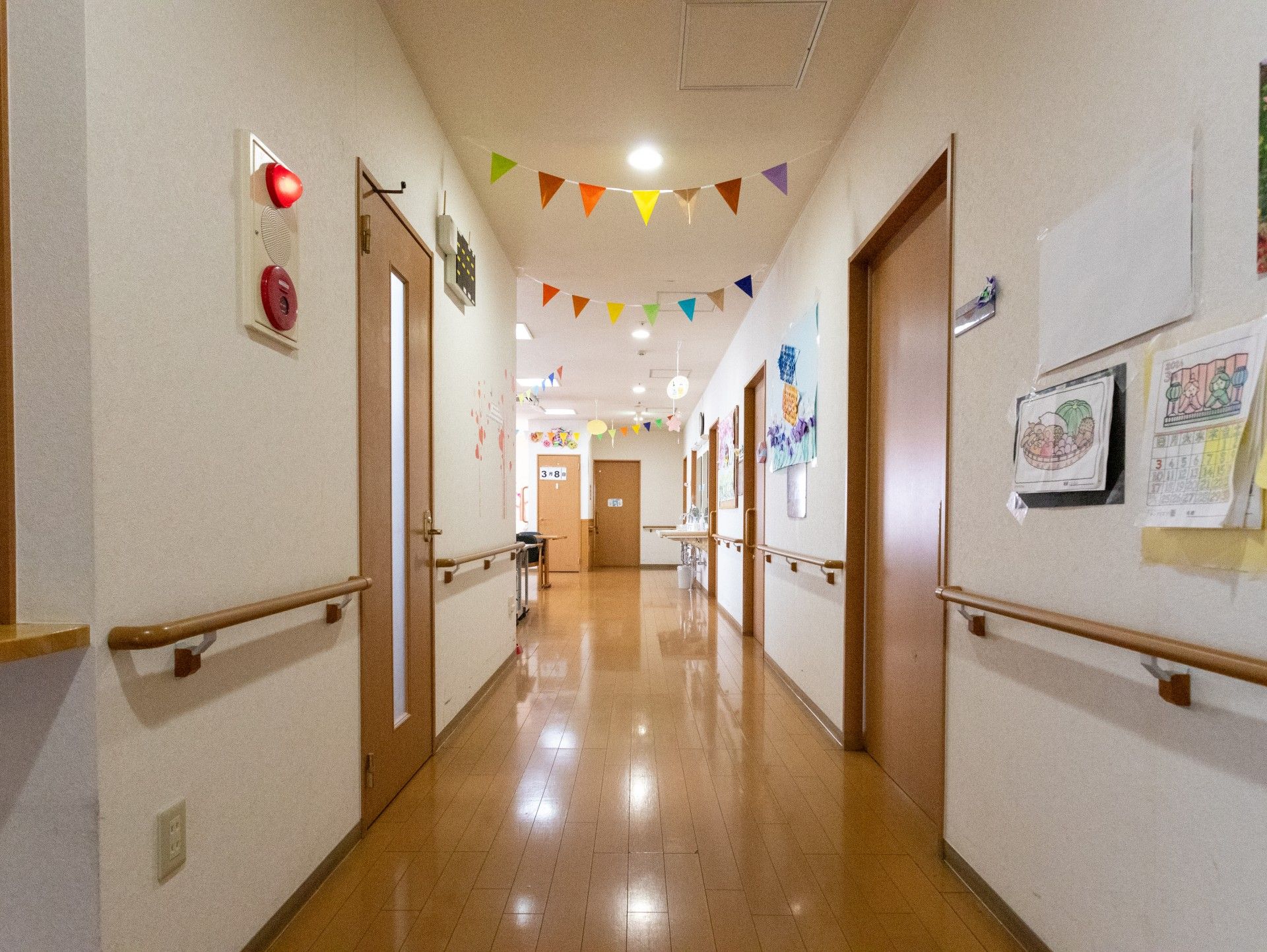 明るく広い廊下