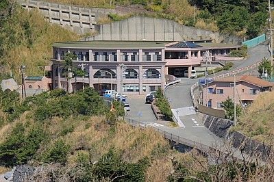 自然に囲まれた建物