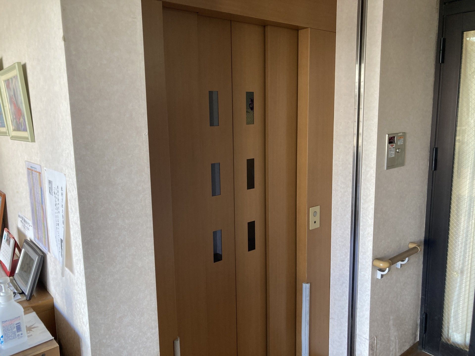 安全なエレベーター入口