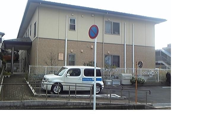 ゆったりとした外観の建物