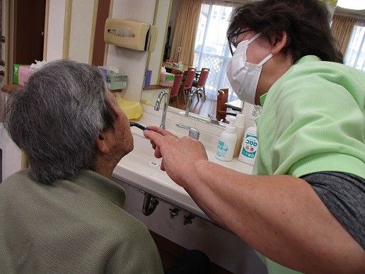 ケアスタッフと利用者の日常