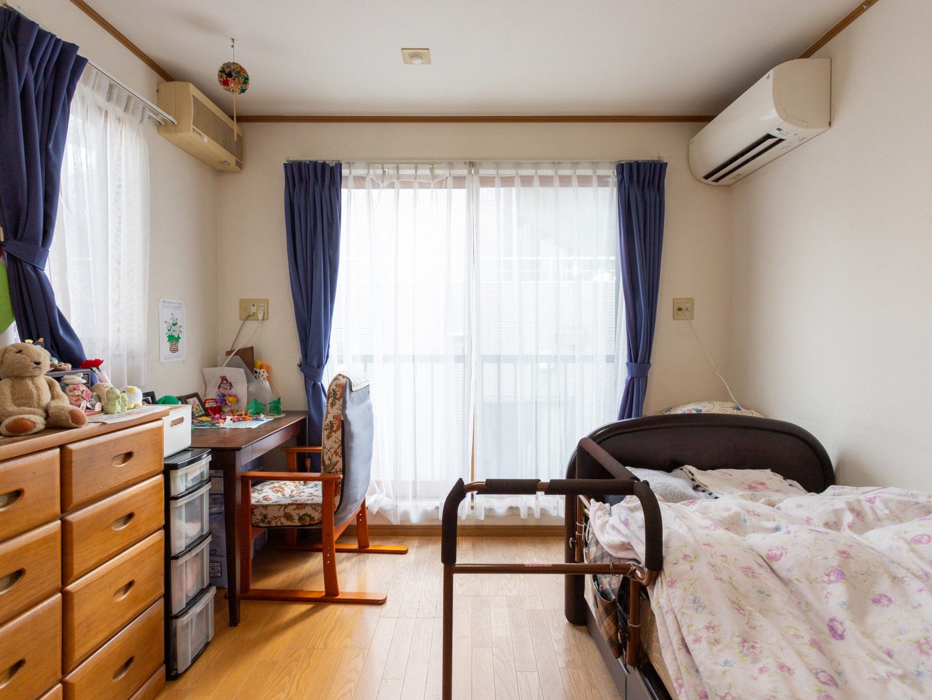 日差しが差し込む居室