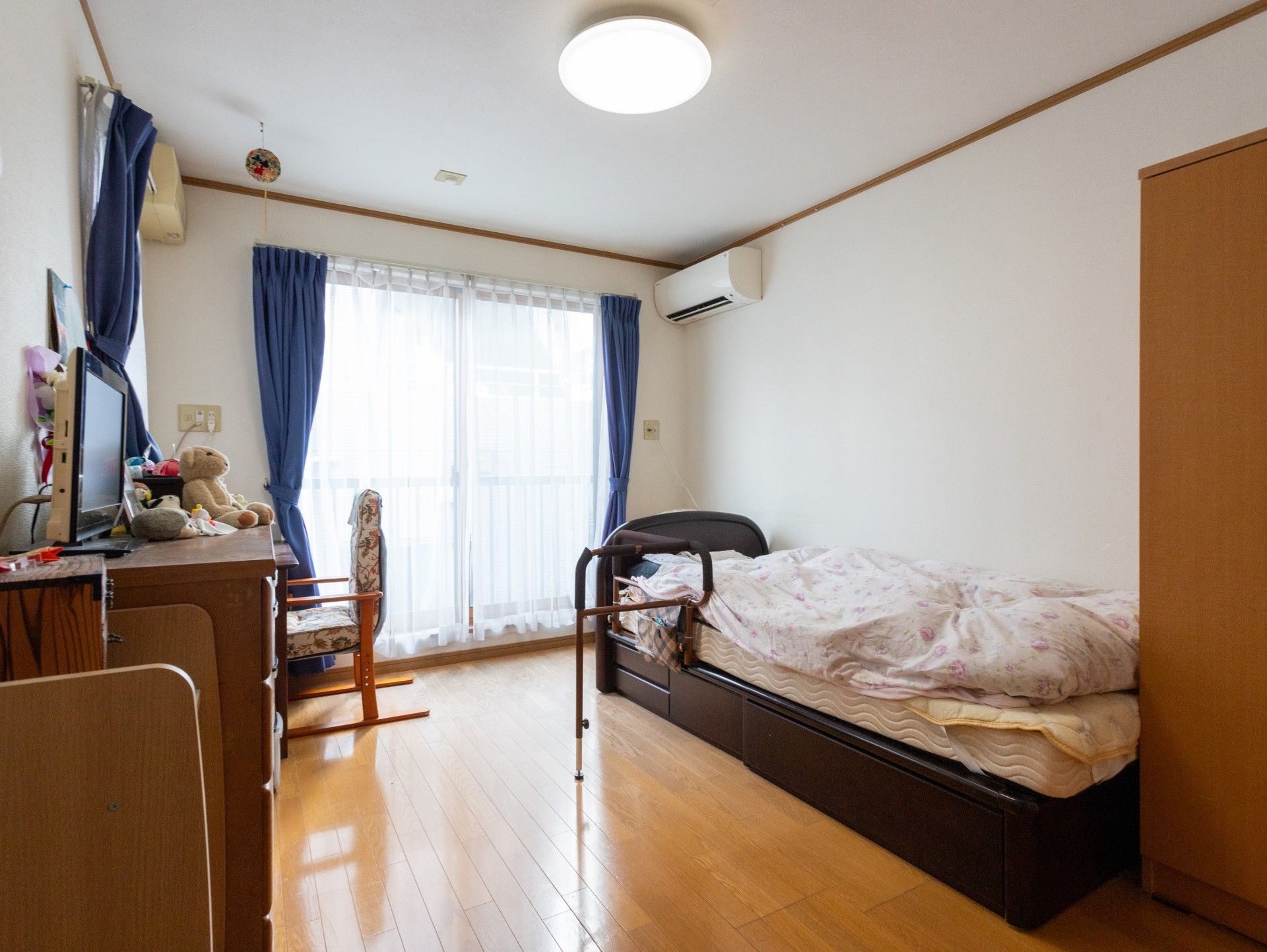 明るい個室の様子