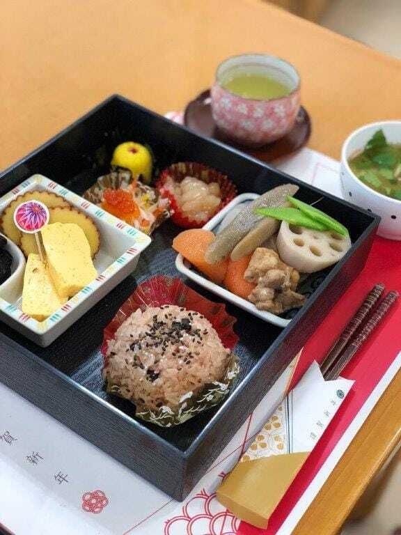 重箱に詰められたお正月の特別食