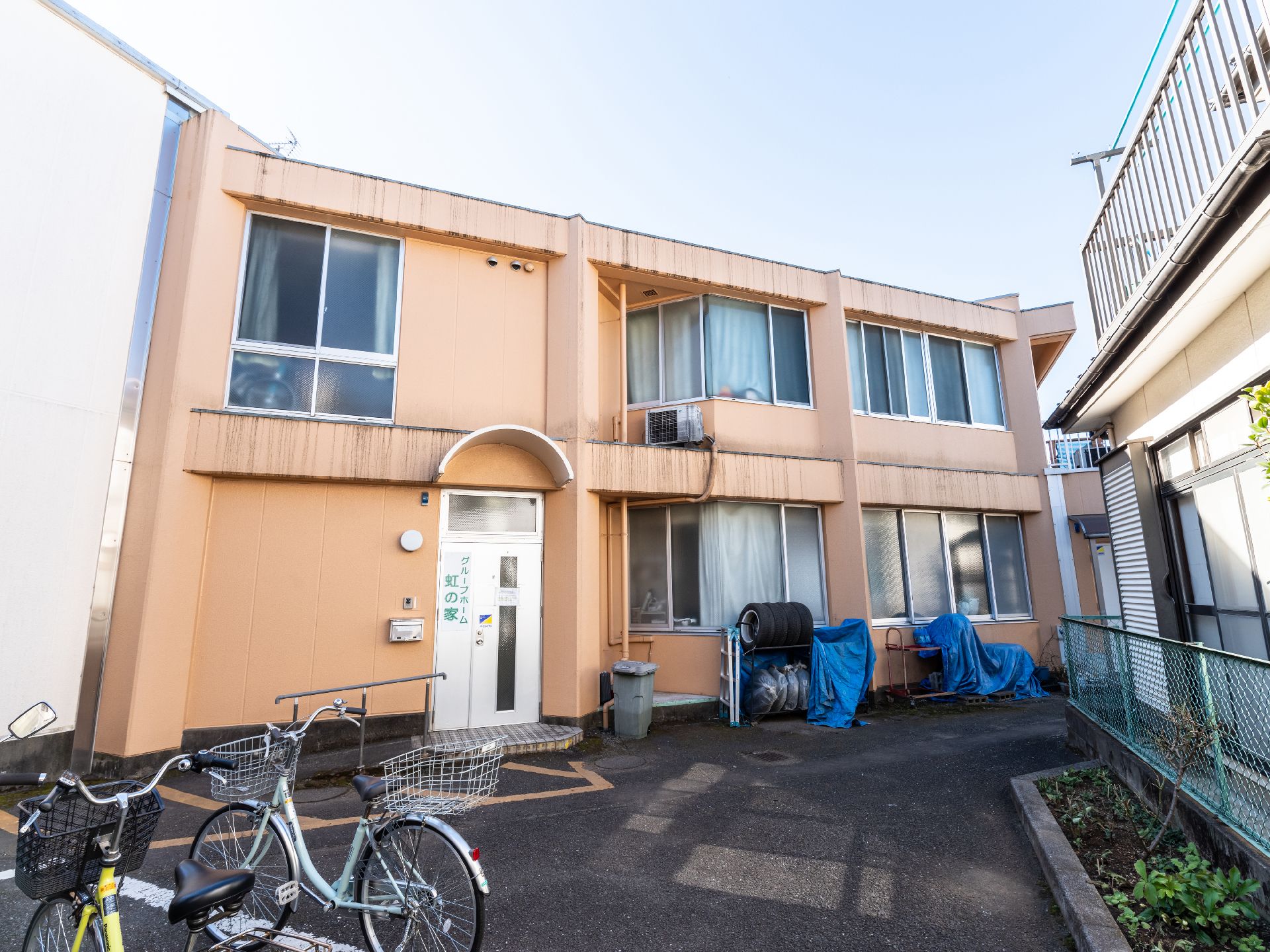 ２階建ての施設