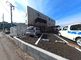駐車場と周辺の建物
