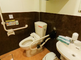 清潔で安全なトイレ設備の一例