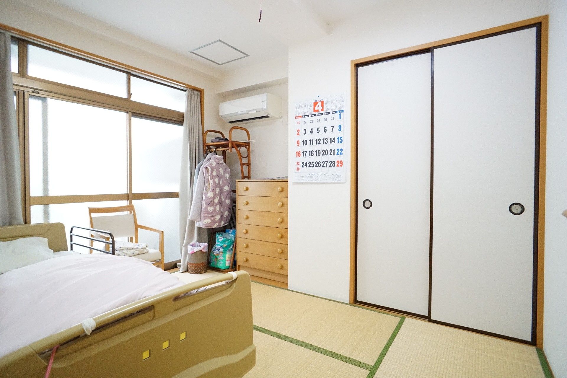 収納棚が設置されている居室