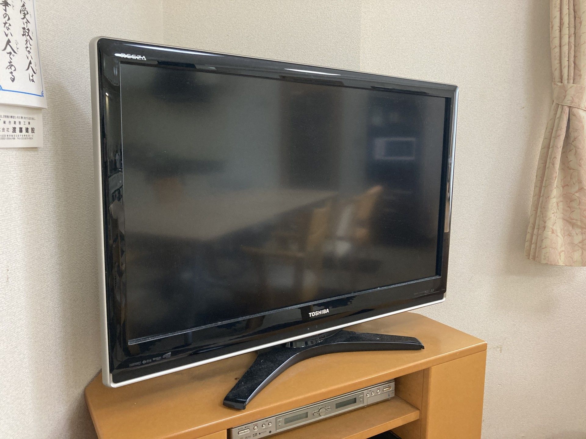 テレビと棚