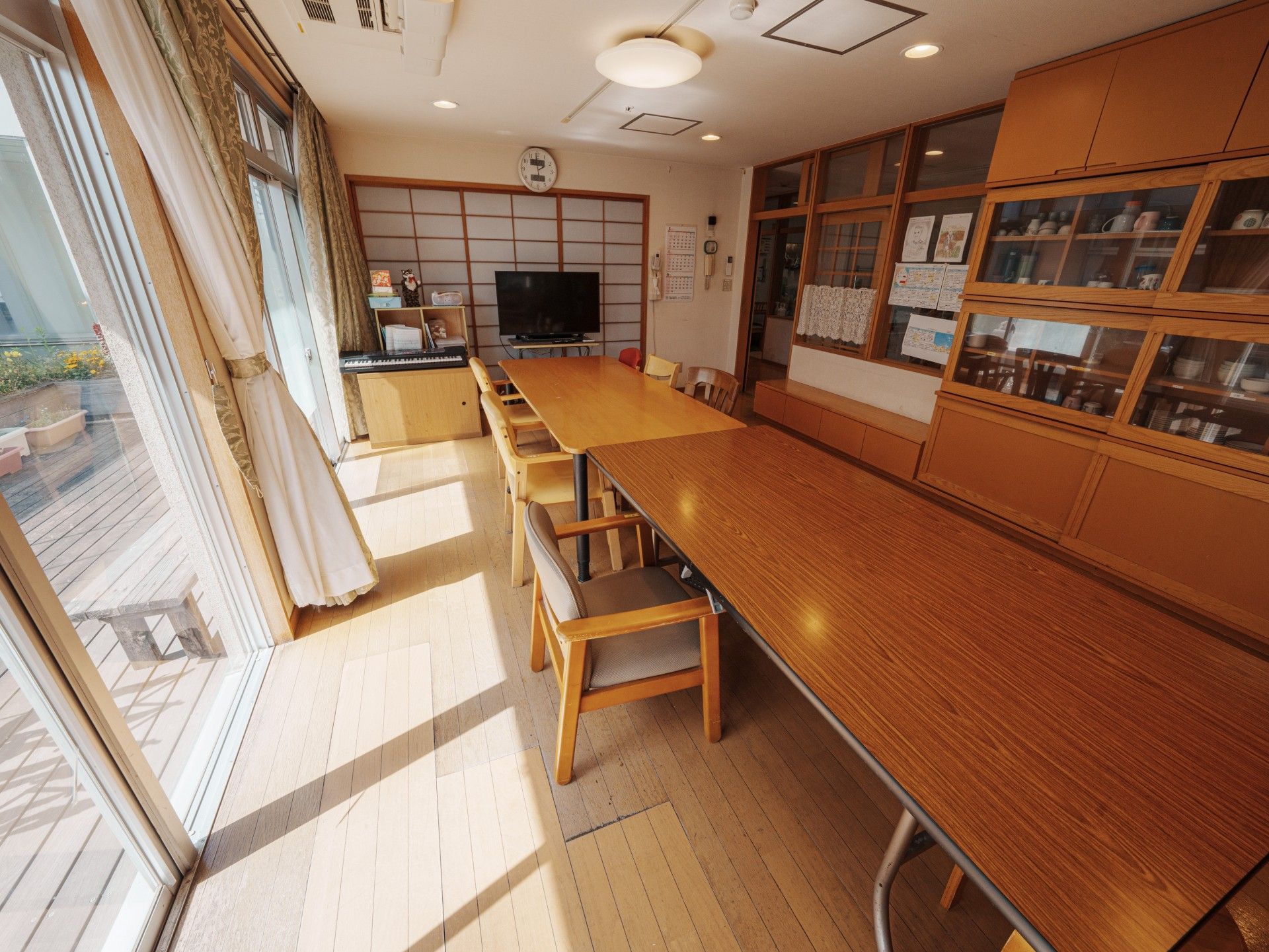 日差しが差し込む部屋