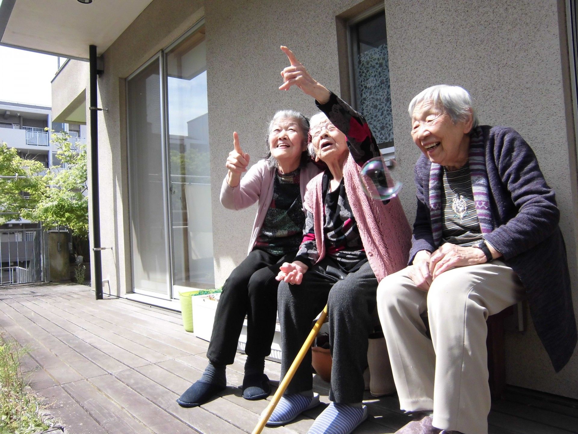 笑顔で過ごすテラス