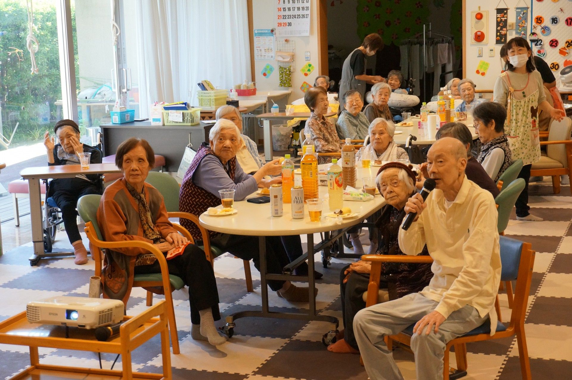 楽しそうな集まりの様子