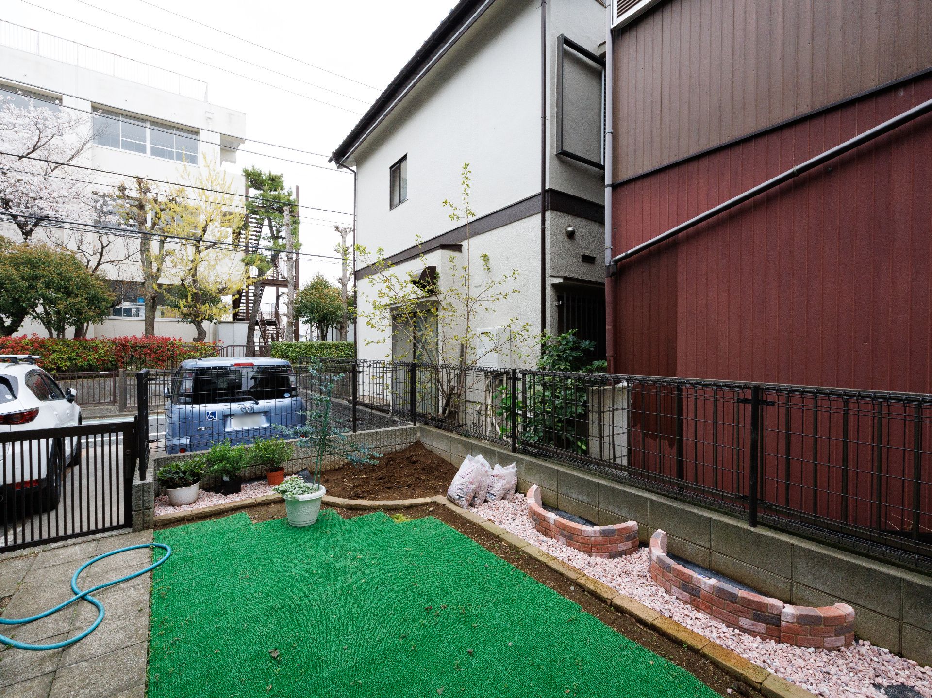 グループホームの敷地内にある庭