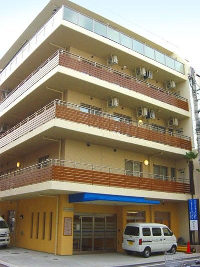 多階層の建物正面