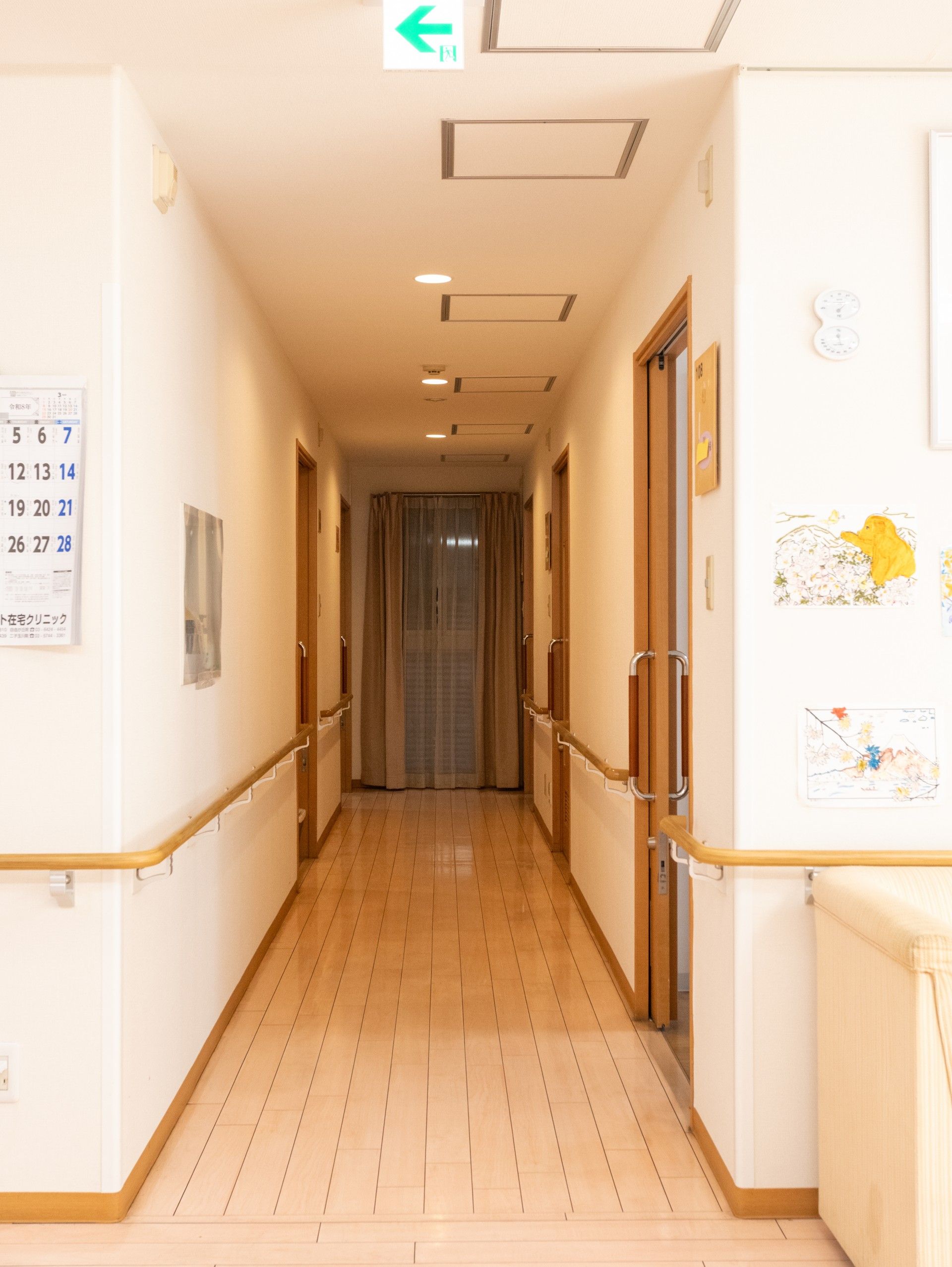 手すり付きの廊下