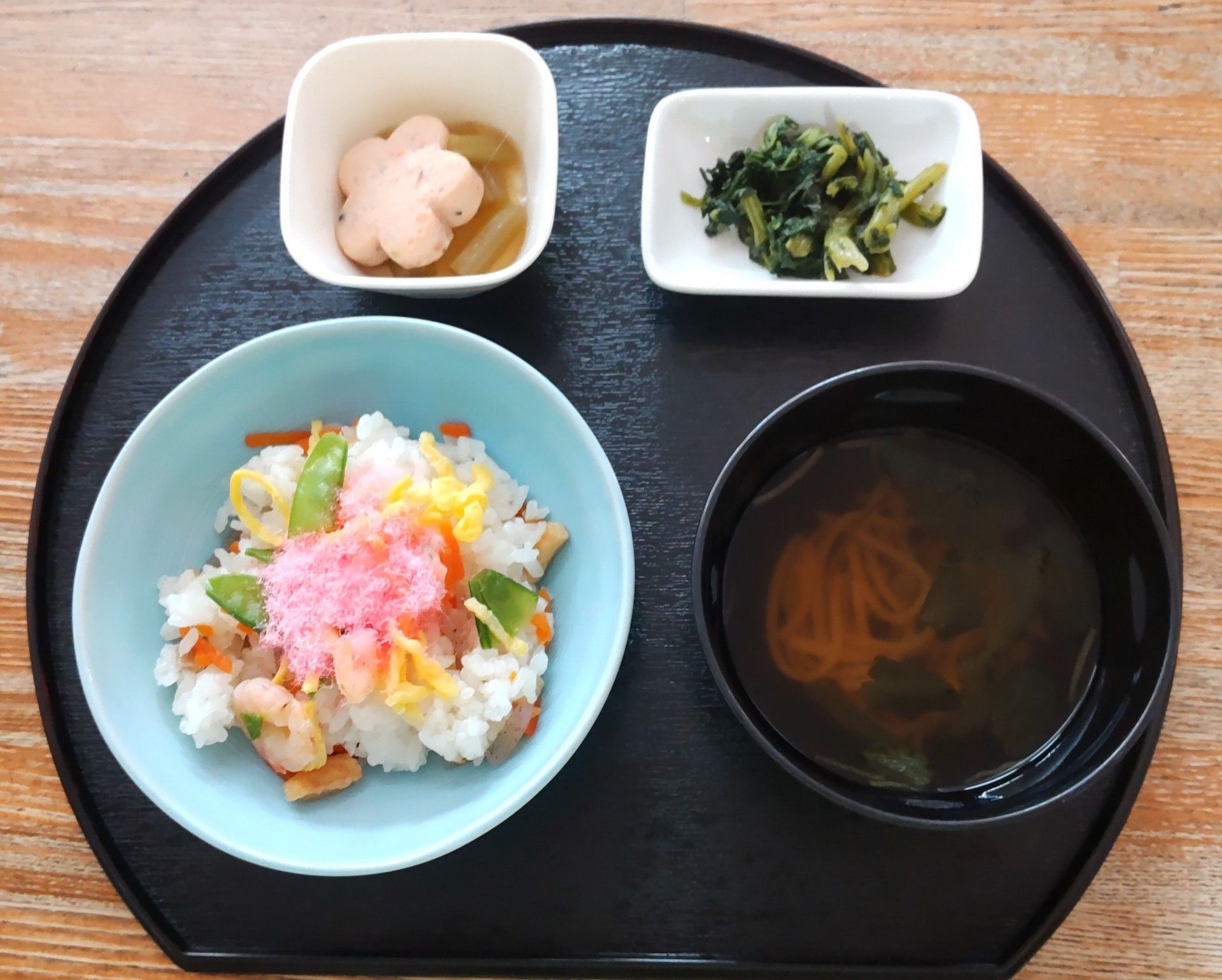 彩り豊かな和食の食事セット
